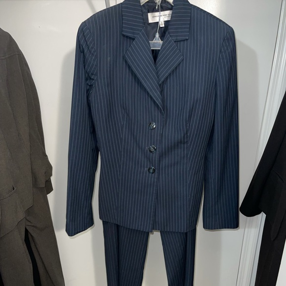 Jones New York pin strip pant suit - Picture 3 of 4
